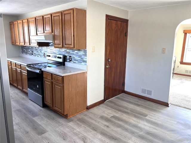 kitchen featuring backsplash, electric stove, and light wood-type flooring