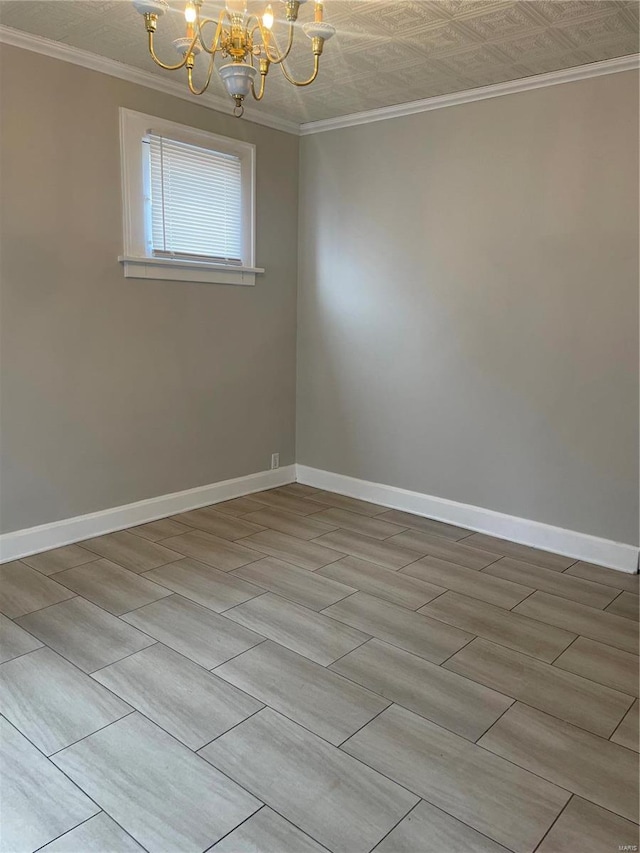 empty room with a notable chandelier and crown molding