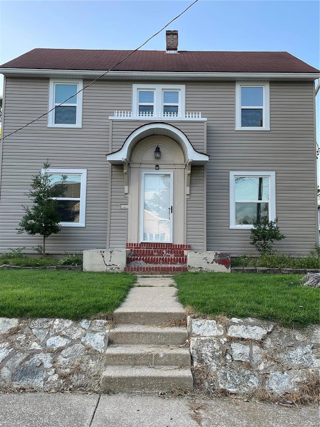 view of front of property featuring a front yard