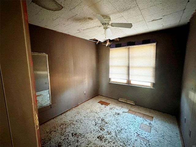 empty room with ceiling fan