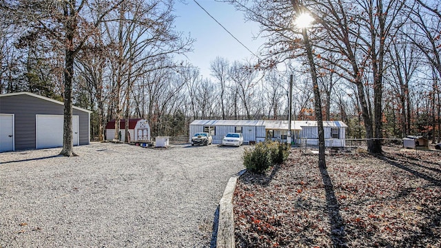 view of yard featuring an outdoor structure and a garage