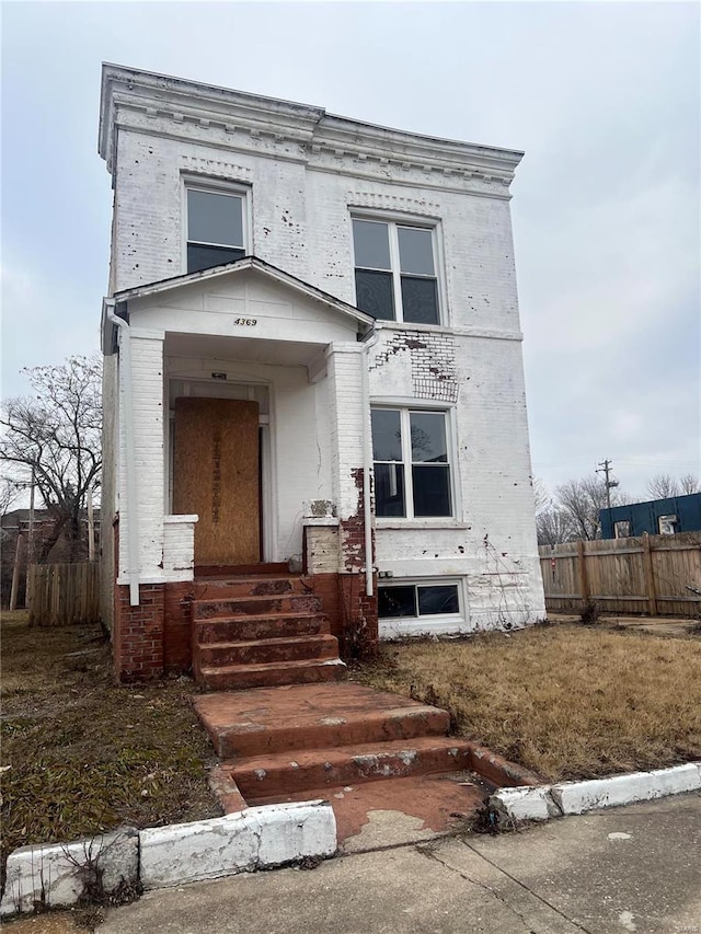 view of front of home