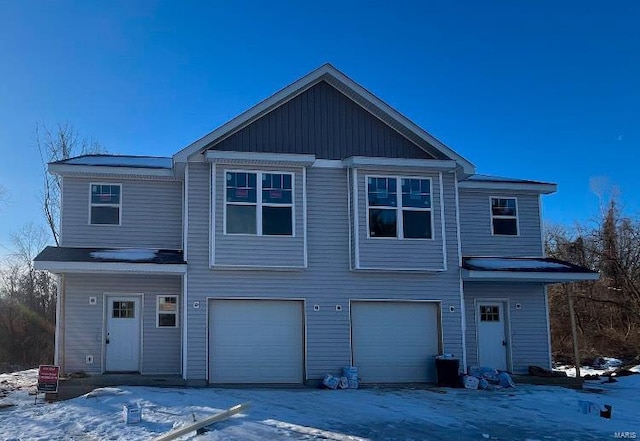 view of front property featuring a garage