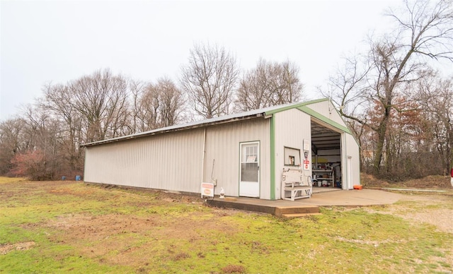 view of shed / structure featuring a yard