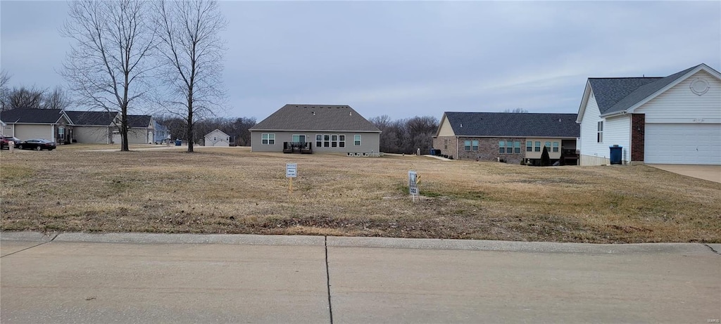 view of yard with a garage