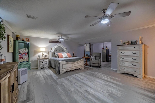 bedroom with ceiling fan, crown molding, and light hardwood / wood-style floors