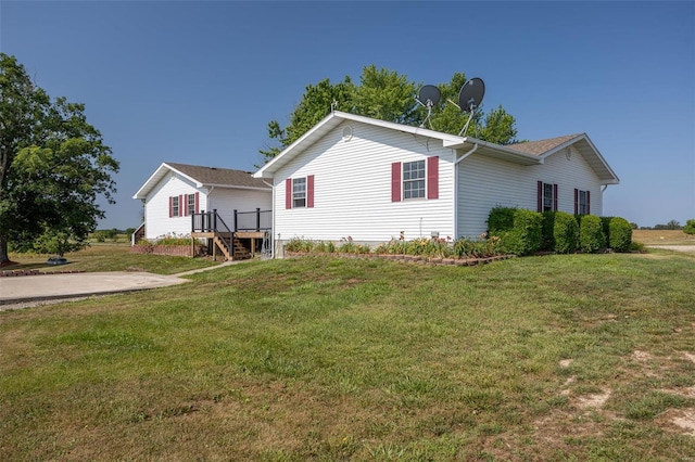 view of front of property with a front yard