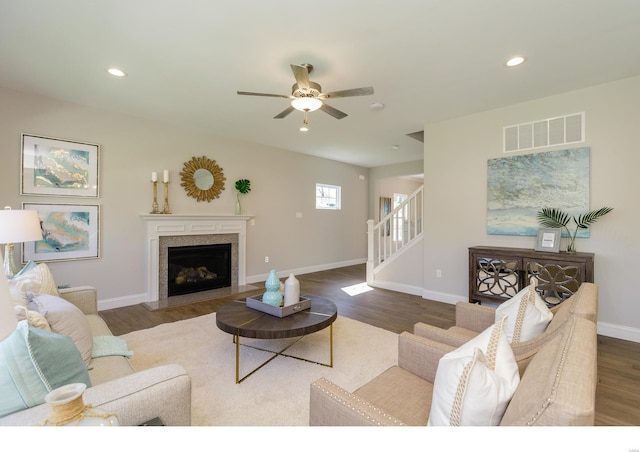 living room with dark wood-type flooring and ceiling fan