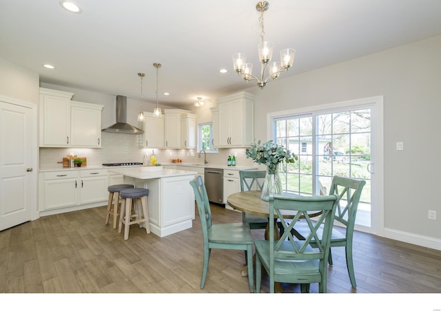 dining room featuring a chandelier, light hardwood / wood-style floors, and sink