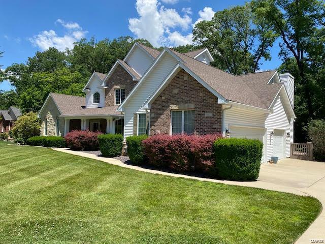 view of front of home with a front yard and a garage