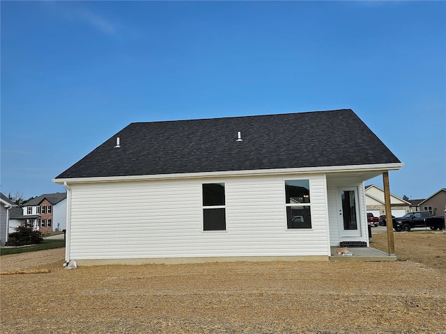 back of house featuring a yard