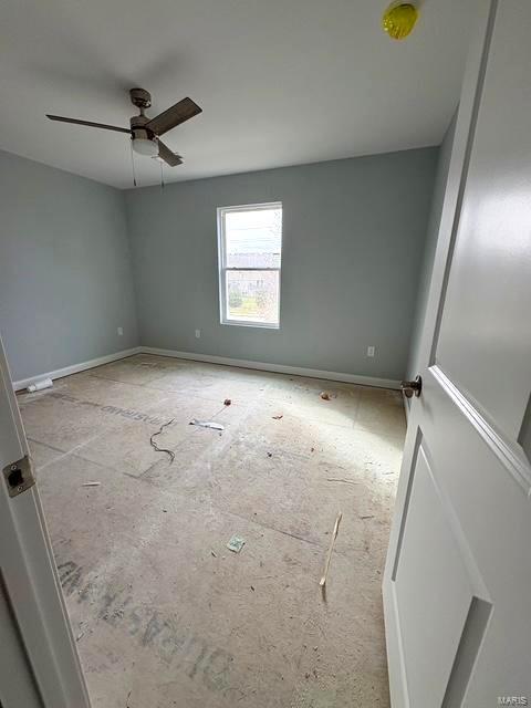 empty room featuring ceiling fan