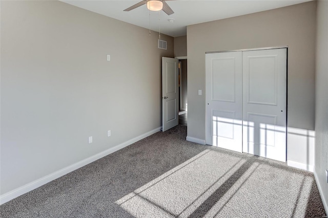 unfurnished bedroom featuring ceiling fan, a closet, and carpet flooring