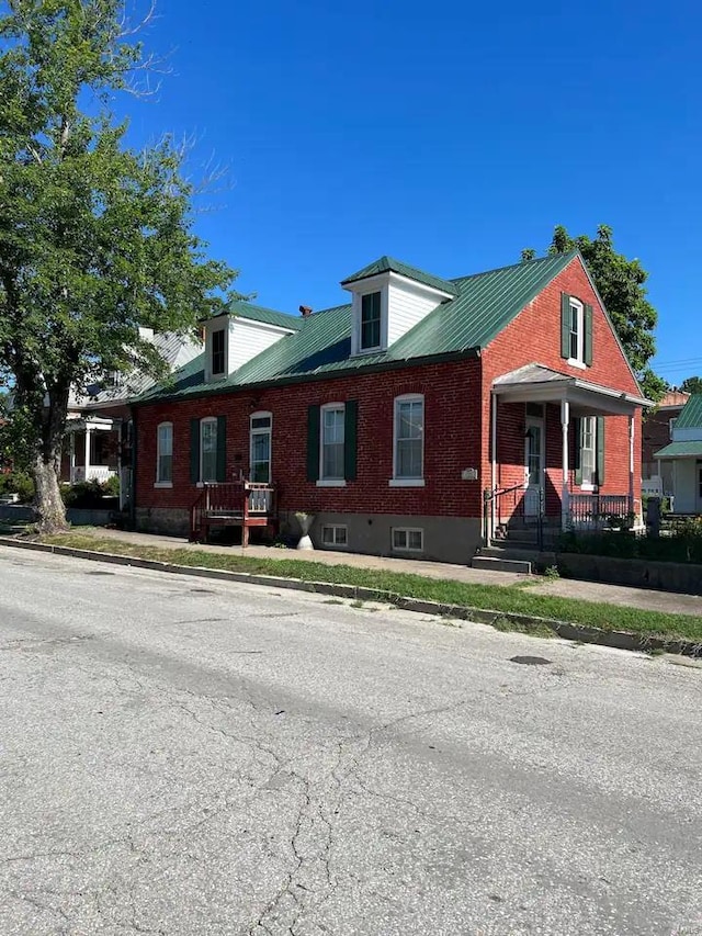 view of front of house featuring a porch