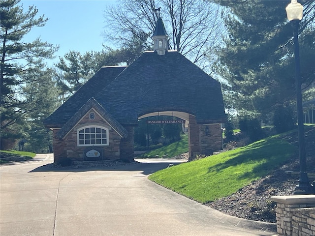 view of front of home with a front yard