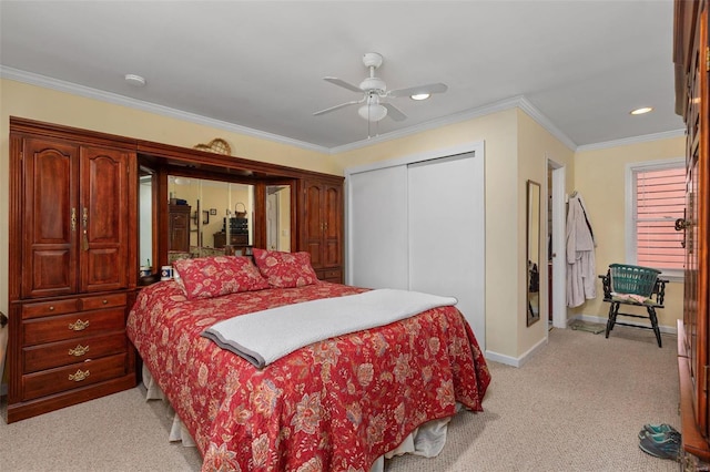 carpeted bedroom with ceiling fan, ornamental molding, and a closet