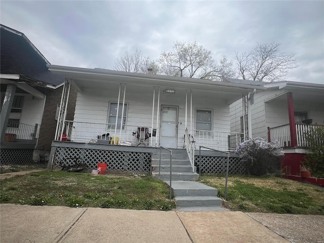 view of front of property featuring covered porch