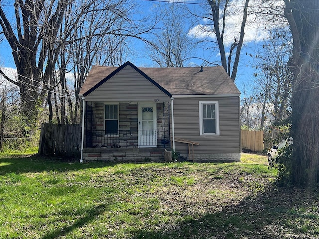 view of front of house featuring a porch and a front lawn