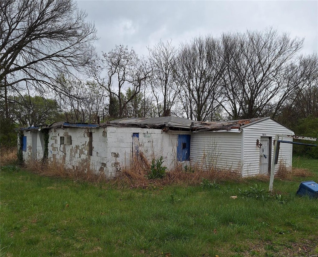 view of side of property