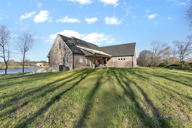 view of front of house featuring a water view and a front lawn