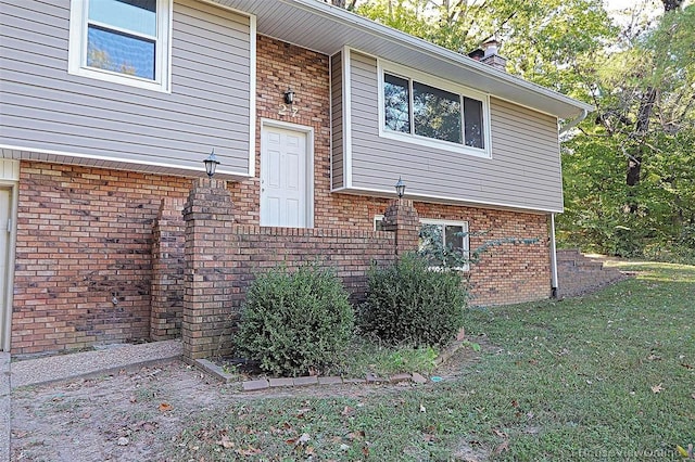 entrance to property featuring a yard