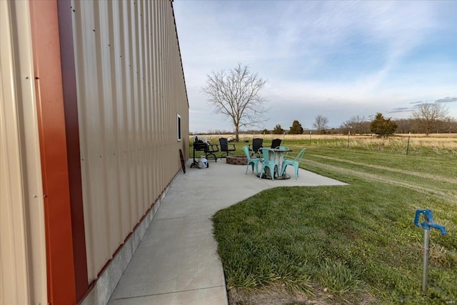 view of yard with a patio area