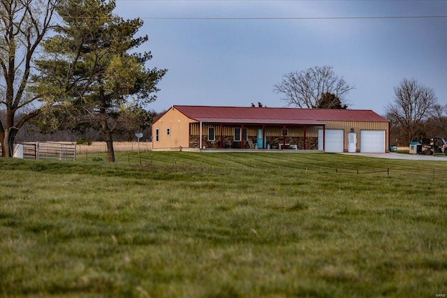 view of front of home featuring a front lawn