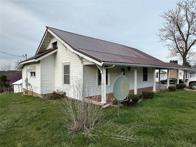 view of side of property with a lawn