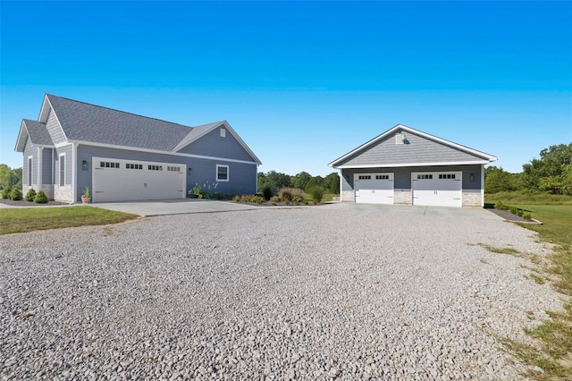 view of front facade featuring a garage