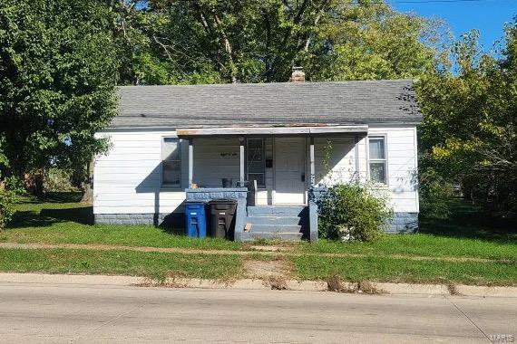 bungalow-style house with covered porch