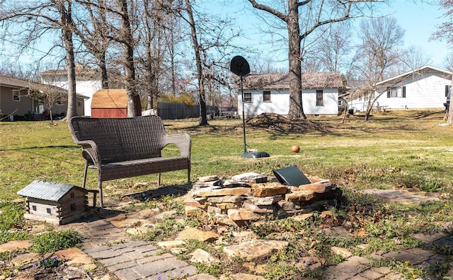 view of yard featuring a shed