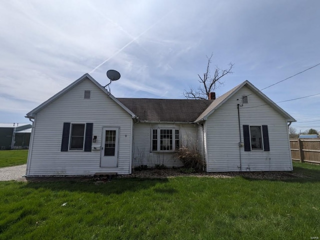 view of front of property with a front lawn