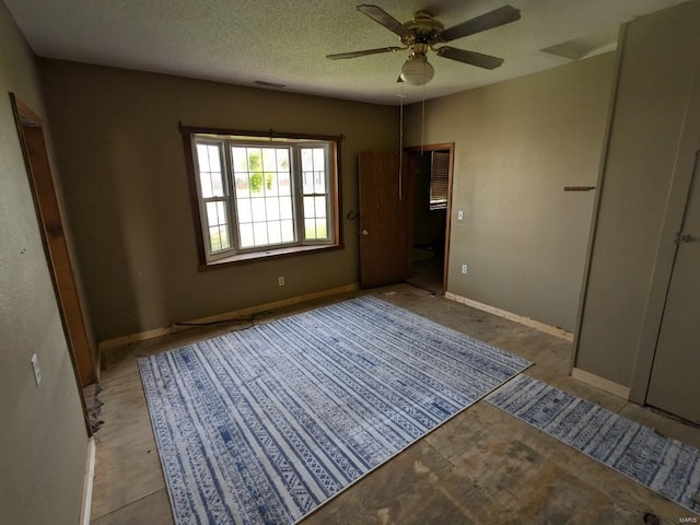 spare room featuring ceiling fan and a textured ceiling