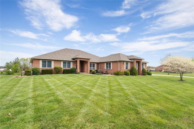 view of front facade with a front lawn