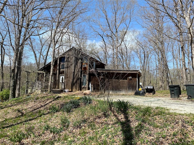 view of yard featuring a carport