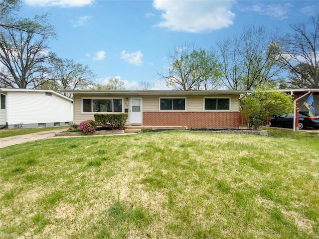 ranch-style home with a front yard