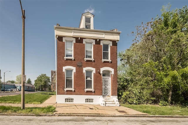 view of italianate home