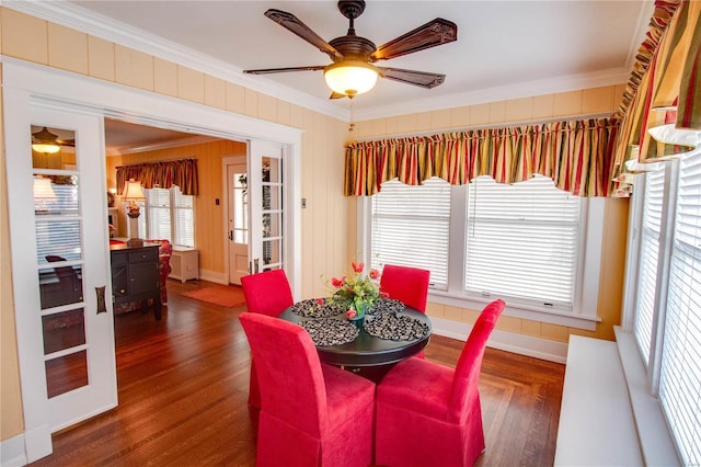 dining room featuring ceiling fan, ornamental molding, and dark parquet floors