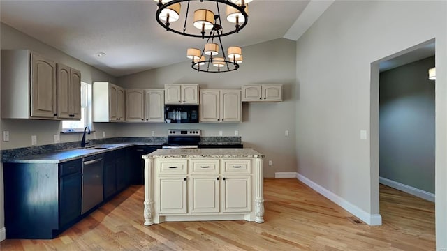 kitchen featuring a center island, stainless steel appliances, vaulted ceiling, light hardwood / wood-style flooring, and pendant lighting