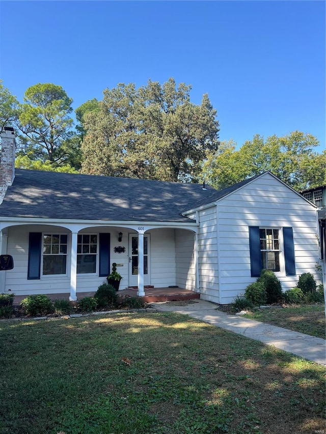 ranch-style house with a front lawn and a porch