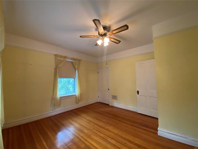 unfurnished room featuring wood-type flooring and ceiling fan