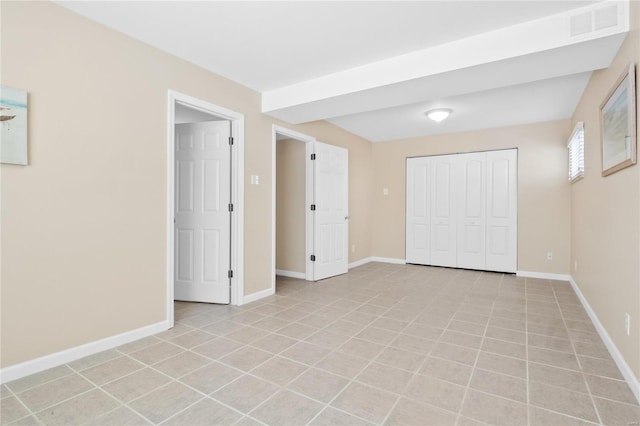 spare room featuring light tile patterned floors