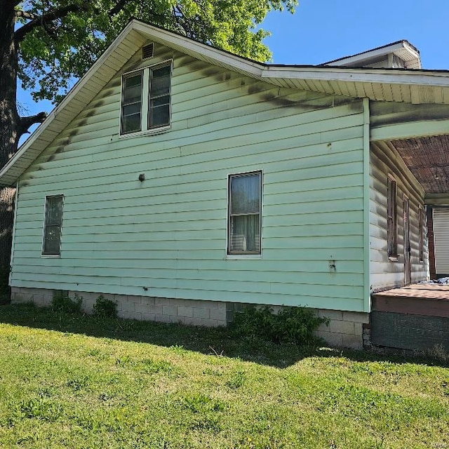 view of side of home featuring a lawn