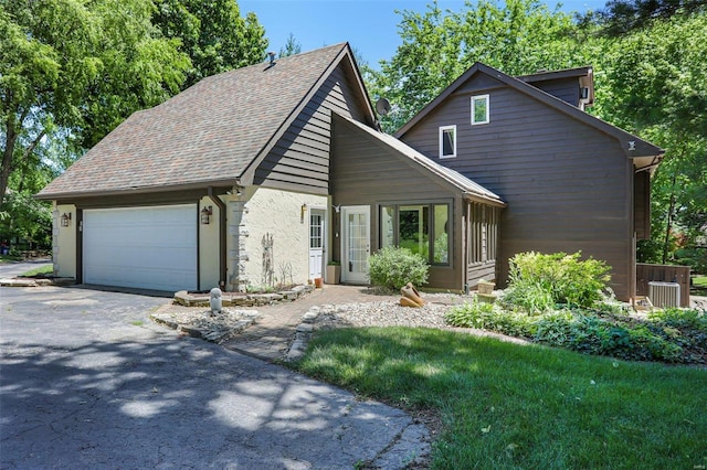 view of front facade with a garage