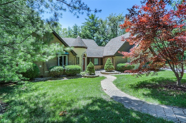 view of front of property with a front lawn