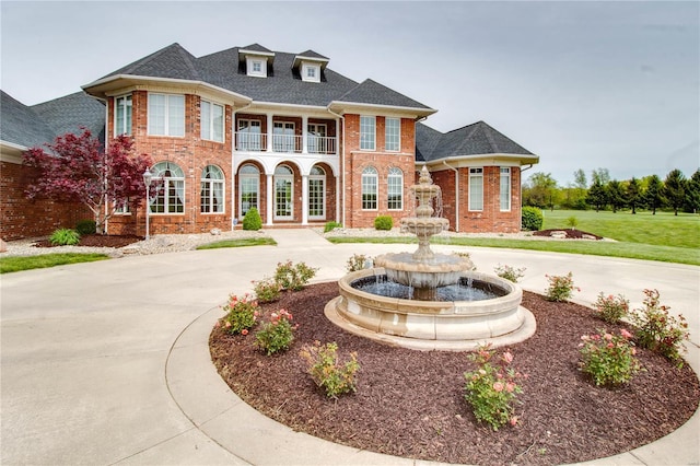 view of front of property with a balcony