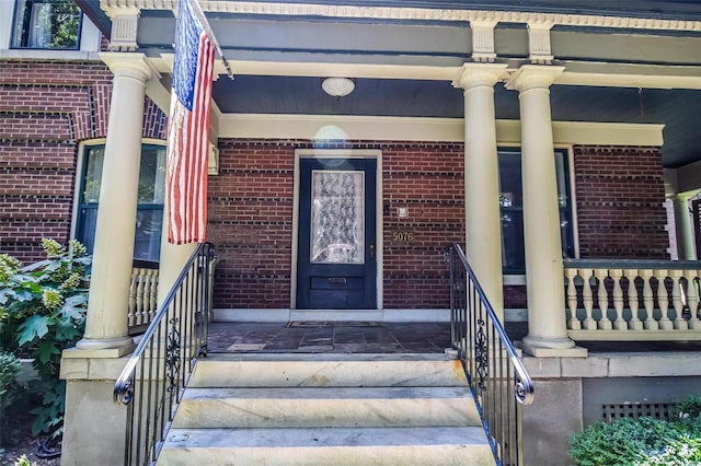 property entrance featuring a porch