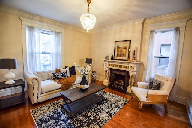 living room featuring dark hardwood / wood-style flooring, an inviting chandelier, and ornamental molding