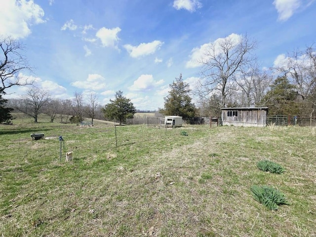 view of yard featuring a rural view and an outdoor structure