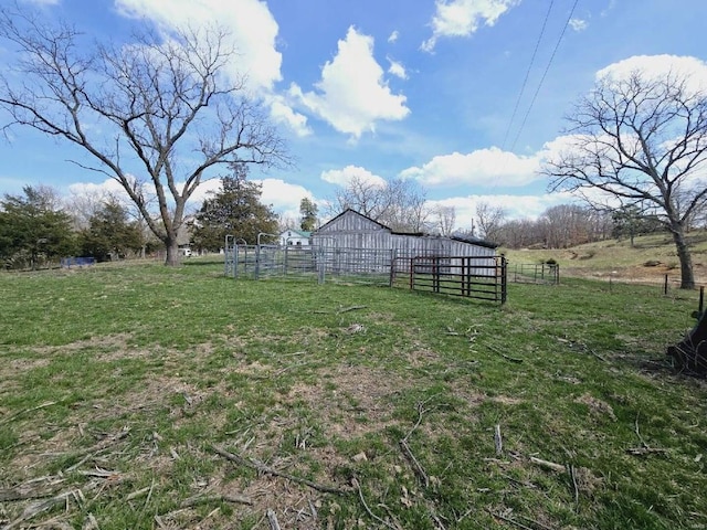 view of yard featuring a rural view